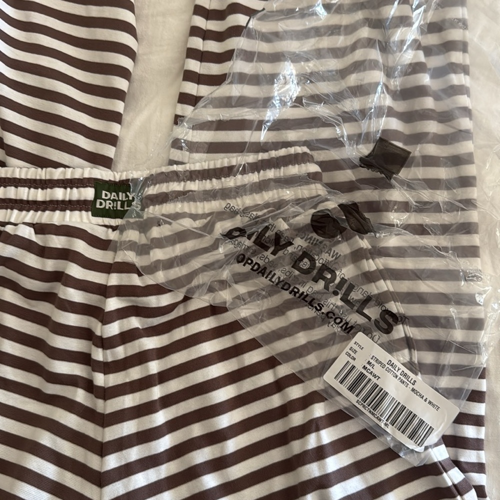 SOLD Daily drills mocha stripe pants M/L